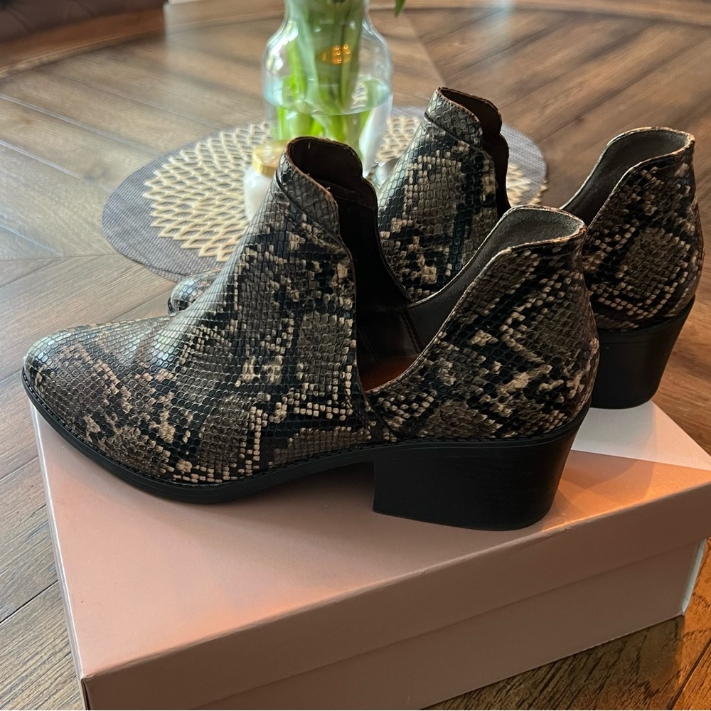 Fergalicious Wilder Booties Coffee size 11